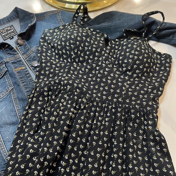 Rayon summer dress with built in bra padding. Adjustable straps. - Picture 4 of 4